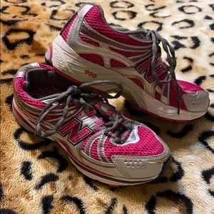 New Balance cancer for the cure sneakers 6.5.